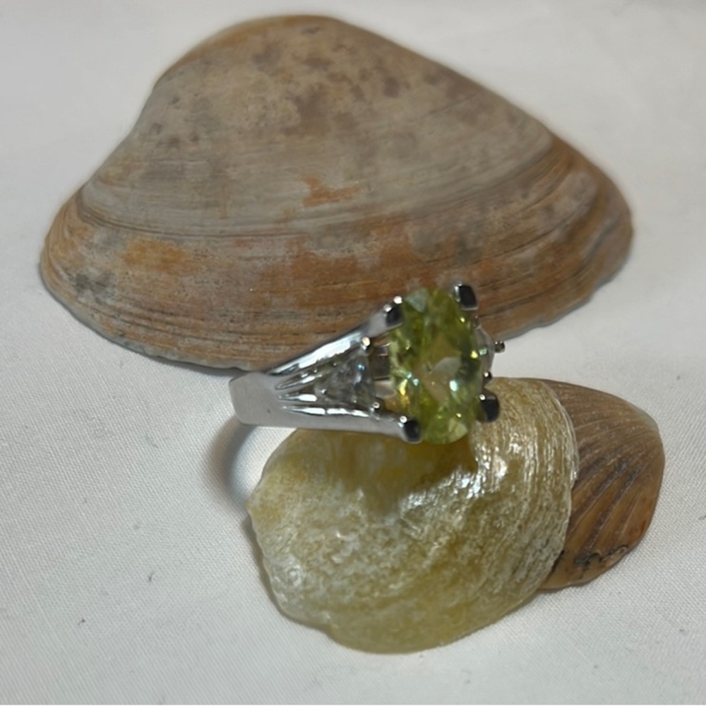 Elegant Silver Ring with Yellow Gemstone